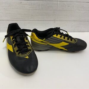 Diadora Ladro MD Jr. youth soccer cleats size 4.5 black, grey & yellow laceup
